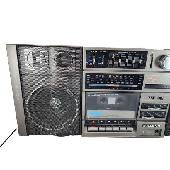 Sanyo Boombox Portable Mini Component System C15 - Good but Cassette Not Working - Picture 3 of 9